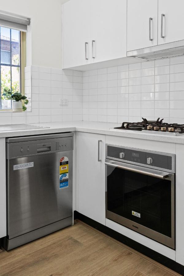 Burwood New 2 Bedroom 2 Bath Apt Free Parking Сідней Екстер'єр фото
